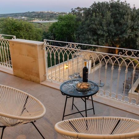The Carob Tree Bed & Breakfast Victoria Ngoại thất bức ảnh