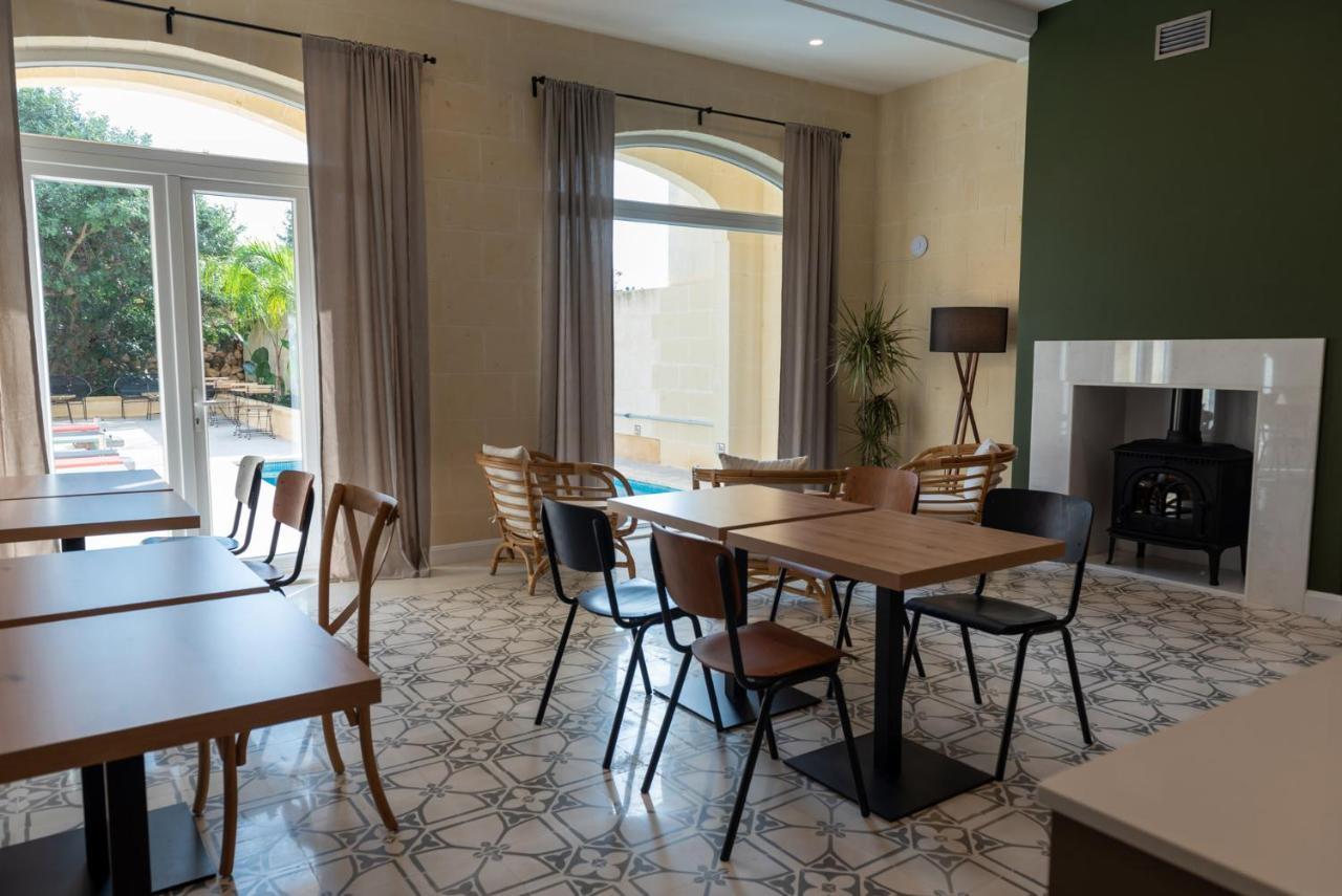 The Carob Tree Bed & Breakfast Victoria Ngoại thất bức ảnh