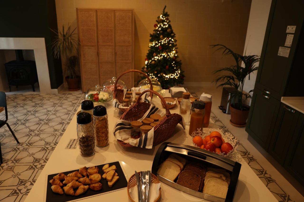 The Carob Tree Bed & Breakfast Victoria Ngoại thất bức ảnh