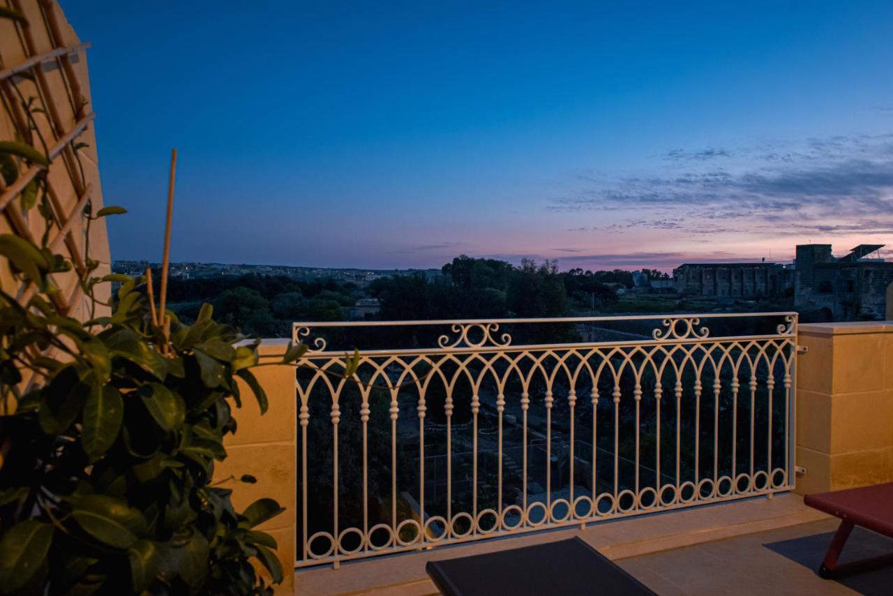 The Carob Tree Bed & Breakfast Victoria Ngoại thất bức ảnh