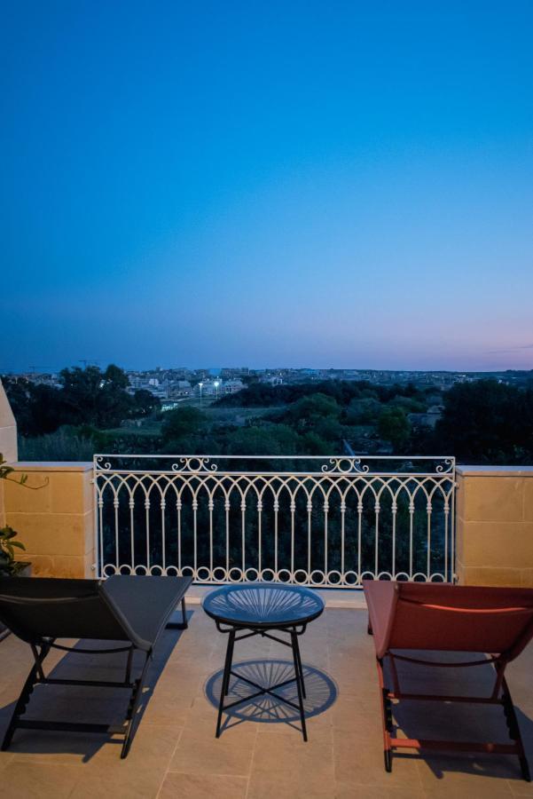 The Carob Tree Bed & Breakfast Victoria Ngoại thất bức ảnh